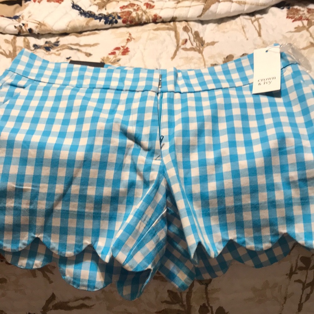 NWT crown and ivy shorts